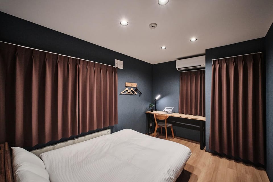 Bed, Bedroom, air conditioner