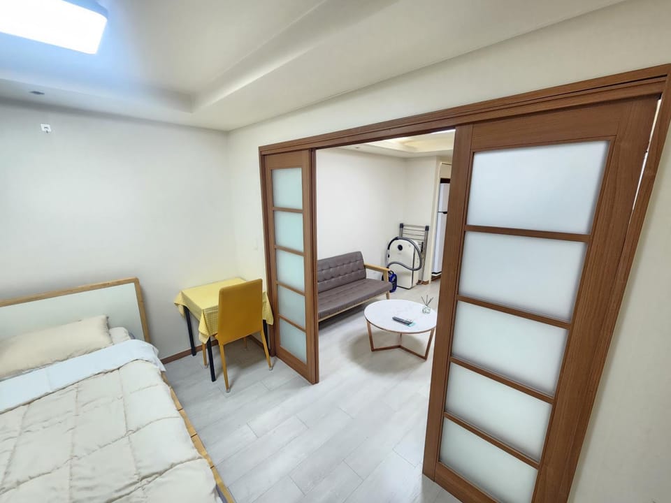 Yeoksam Gangnam 5min Cozy Urban Signature Awesome view Stay Apartment in Seoul