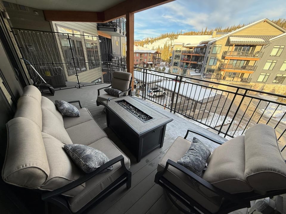 New Luxury Timber Fox 3301 Apartment in Fraser