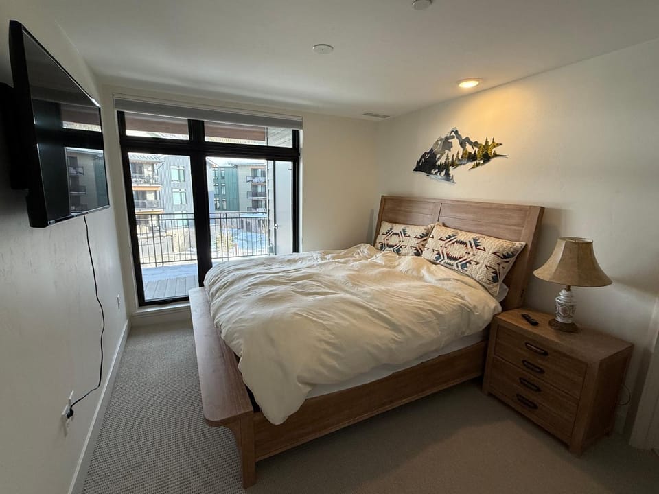 New Luxury Timber Fox 3301 Apartment in Fraser