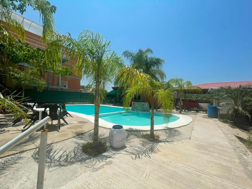 Swimming pool
