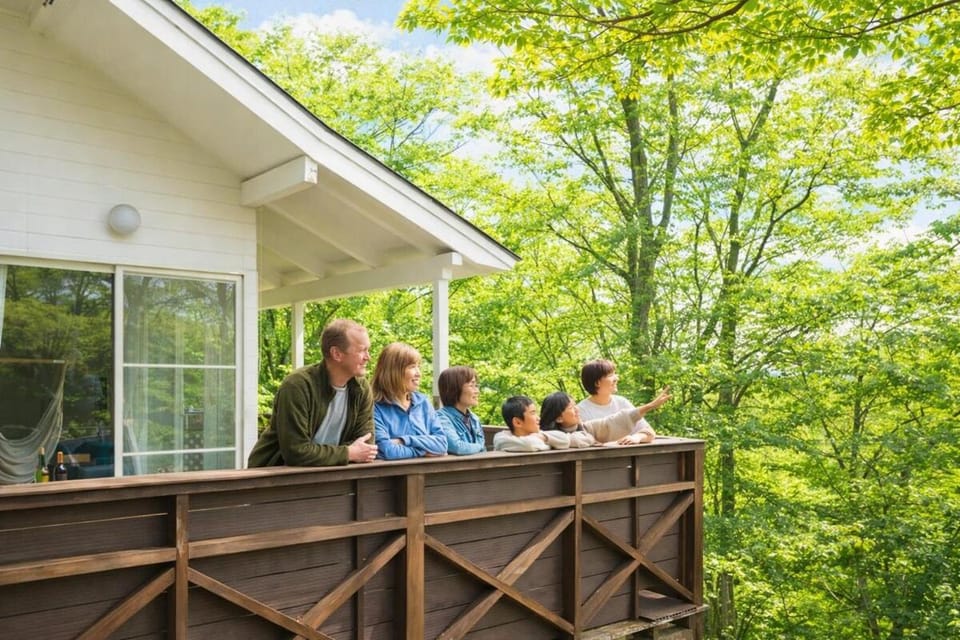 モンタニヤ那須ヴィラ 広いリビングでゆったり 屋根付きの広いデッキでBBQ デッキからの眺望d House in Japan