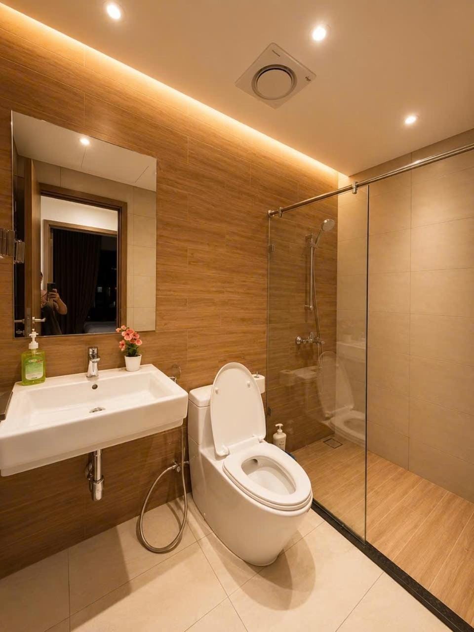 Shower, Toilet, bidet