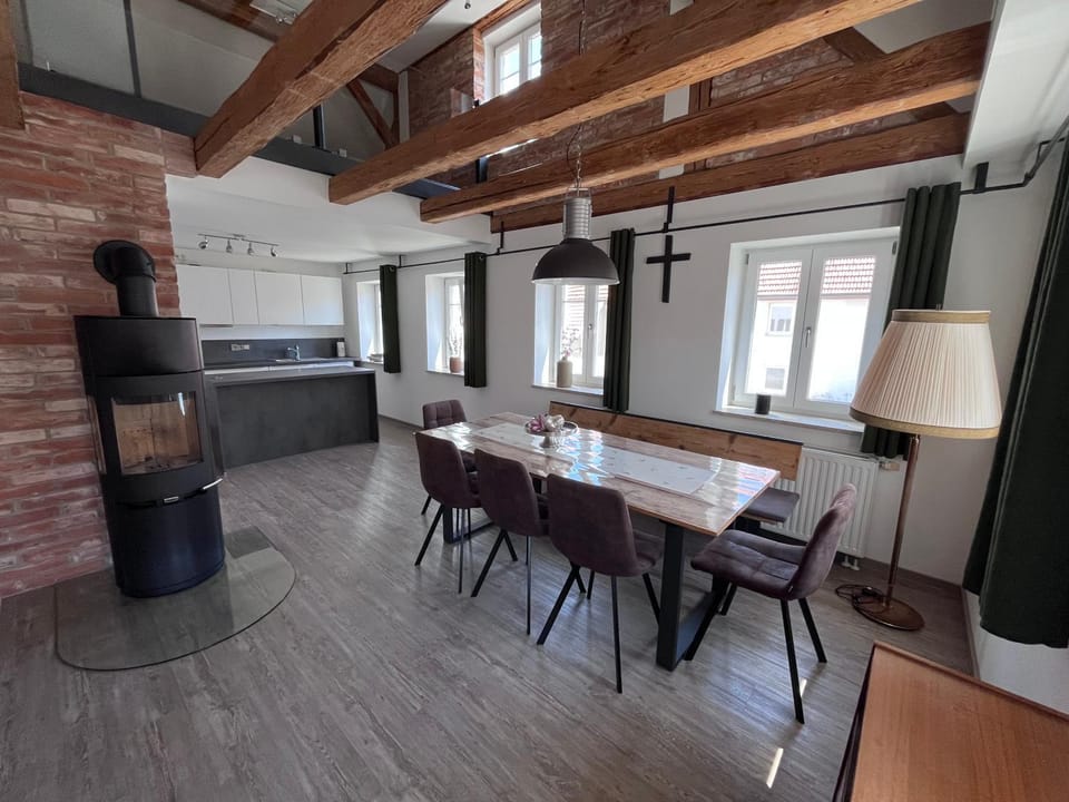 Seating area, Dining area