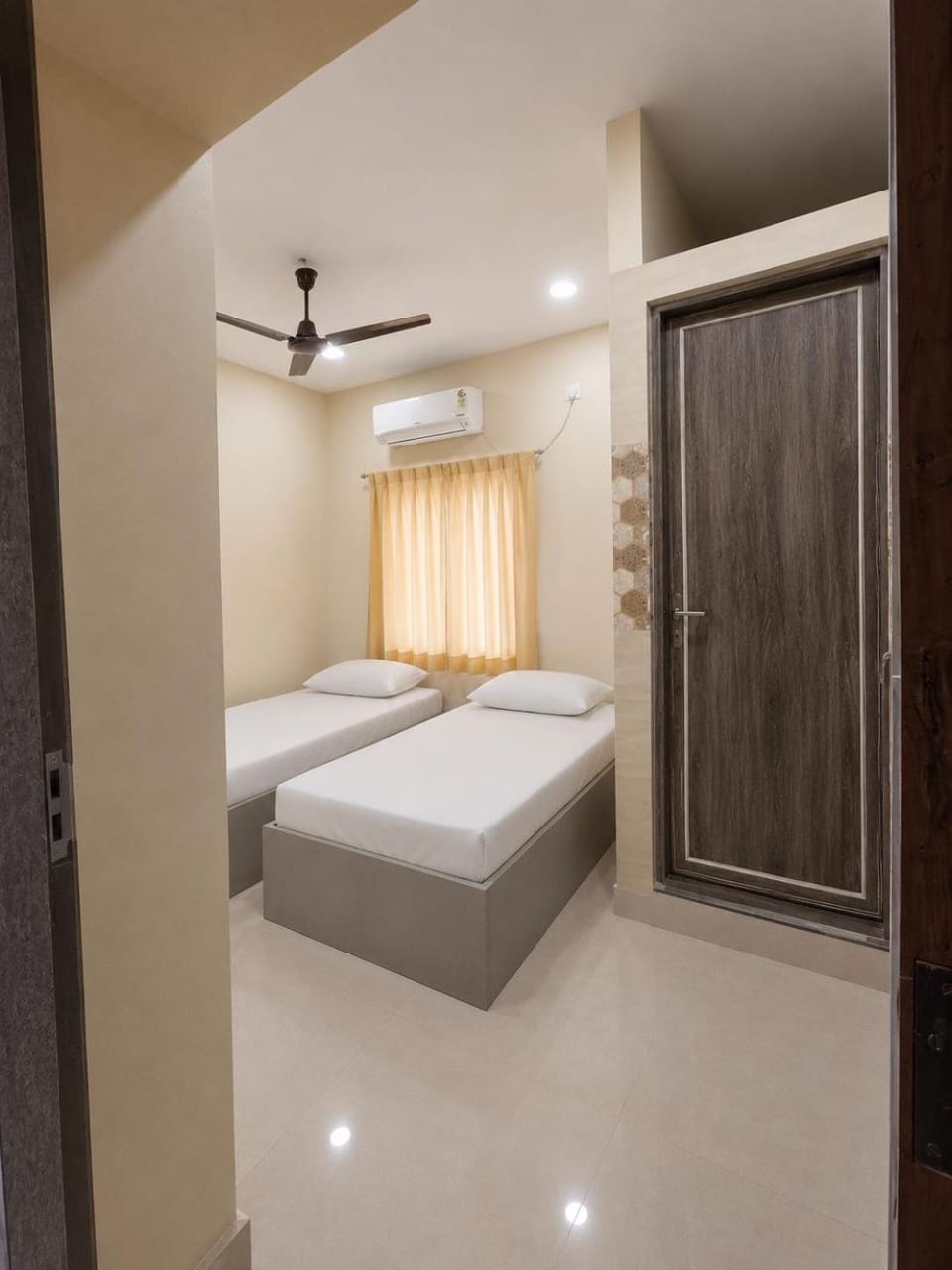 Bed, Photo of the whole room, Bedroom, air conditioner