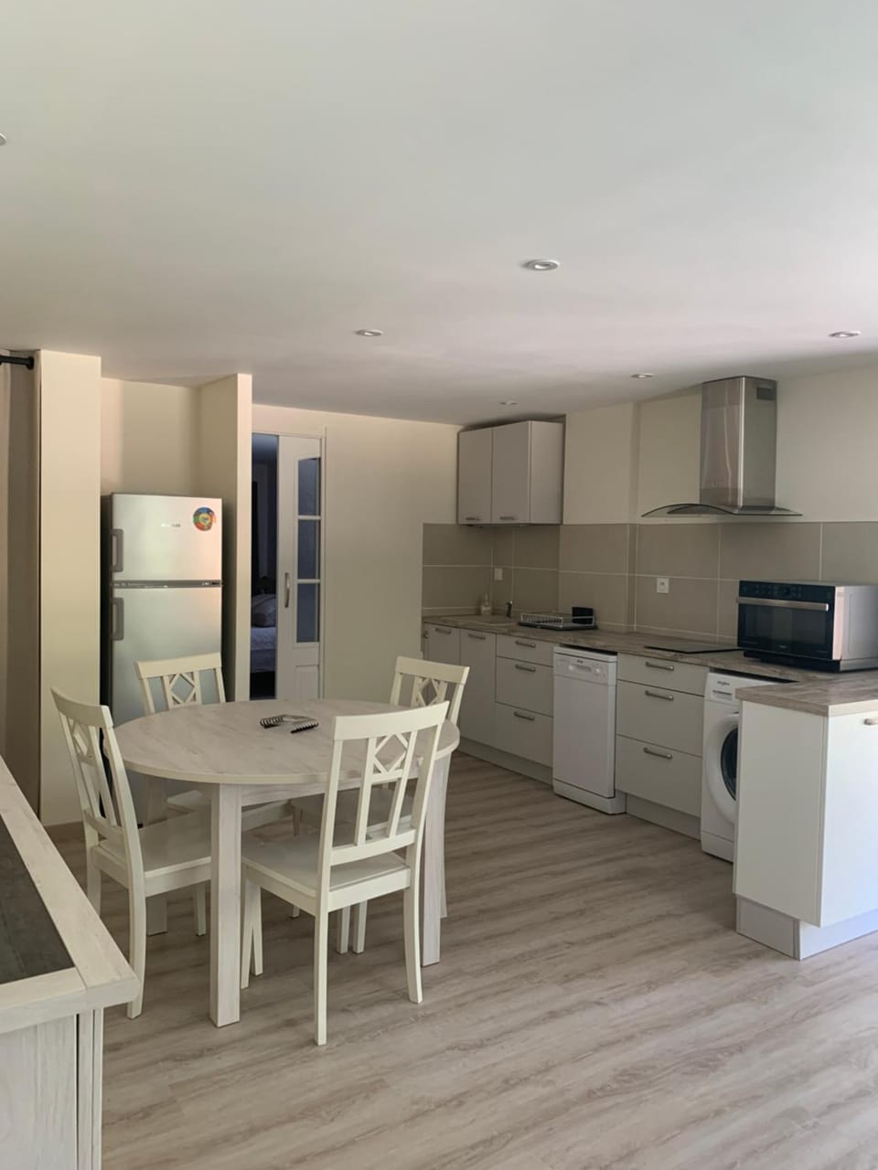 Kitchen or kitchenette, dishwasher, stove, toaster