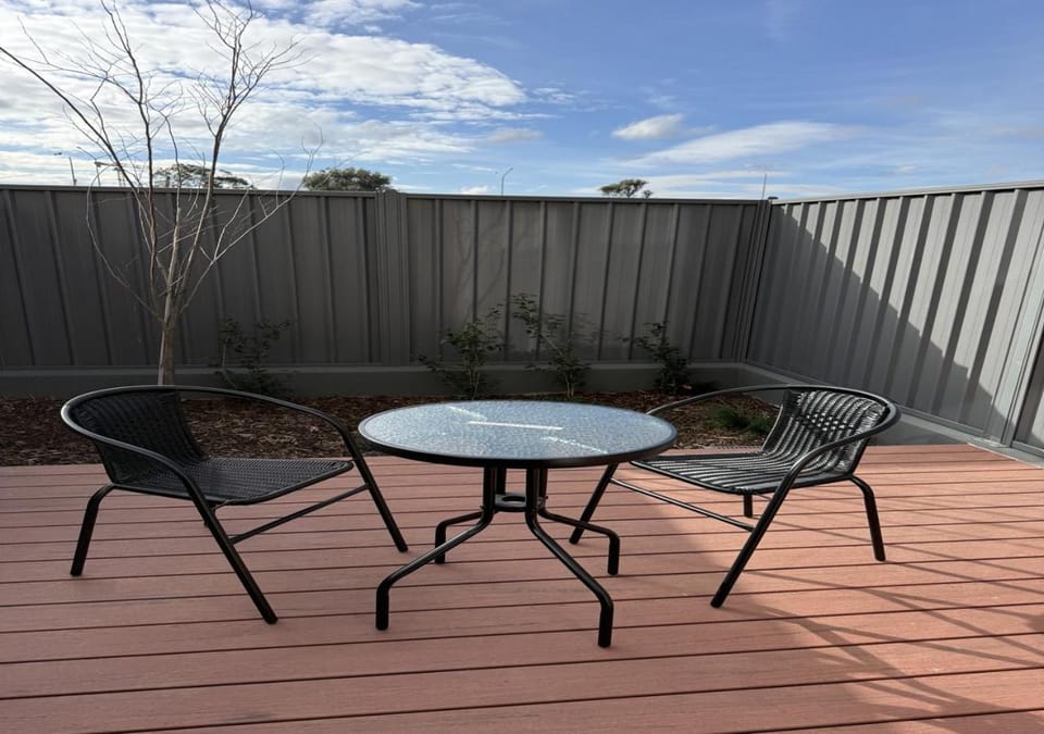 Modern Gungahlin 3BR with 3 Ensuites and Mountain Views Apartment in Canberra