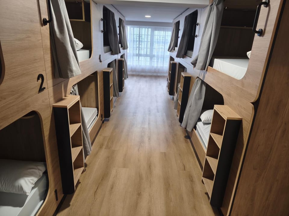 Bedroom, bunk bed