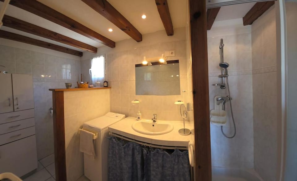 Shower, Bathroom, towels