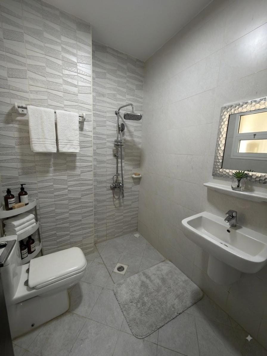 Shower, Toilet, Bathroom, towels