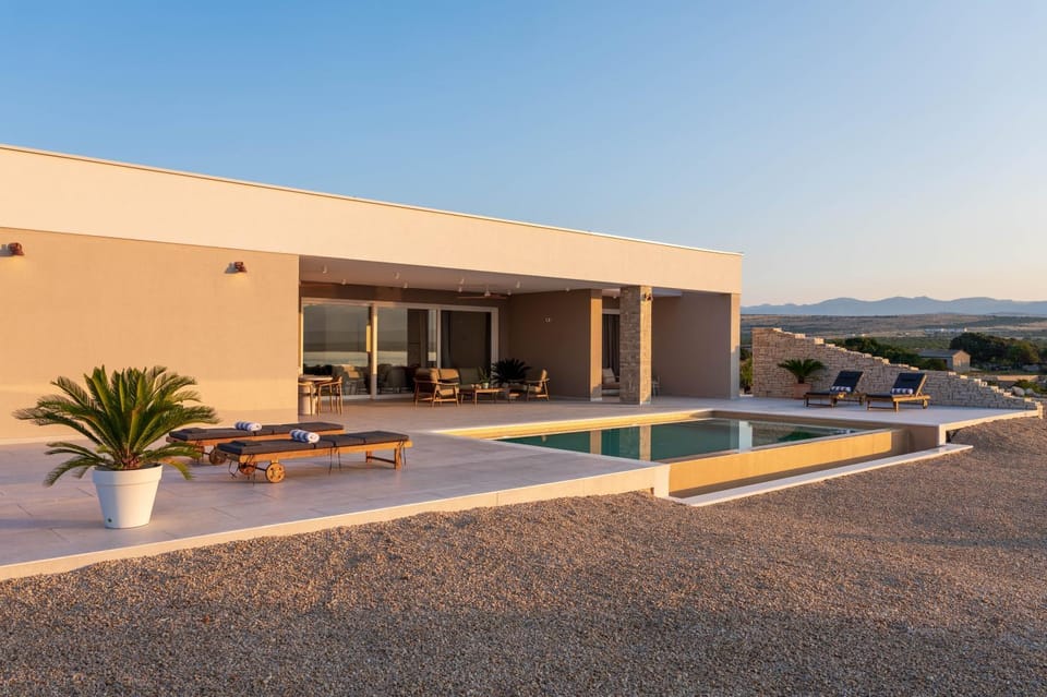 Day, Pool view, Swimming pool, sunbed