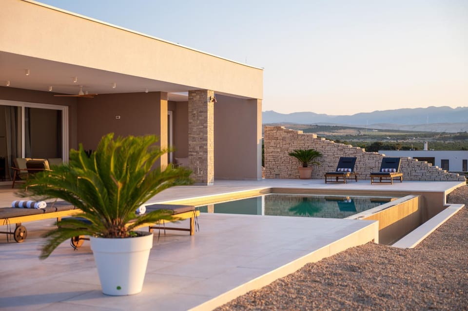 Day, View (from property/room), Balcony/Terrace, Mountain view, Pool view, Swimming pool, sunbed