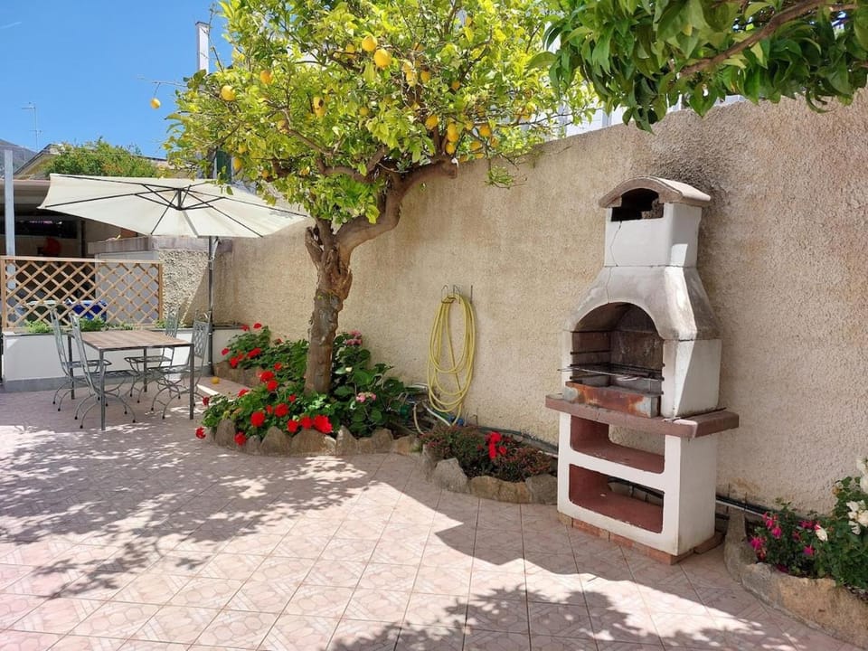 Patio, BBQ facilities, Garden, Dining area, Garden view