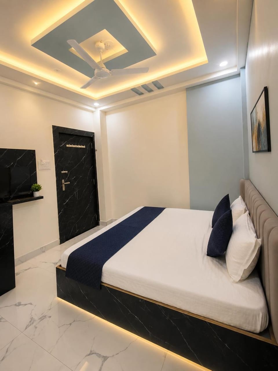 Bed, TV and multimedia, Photo of the whole room, Bedroom, wardrobe
