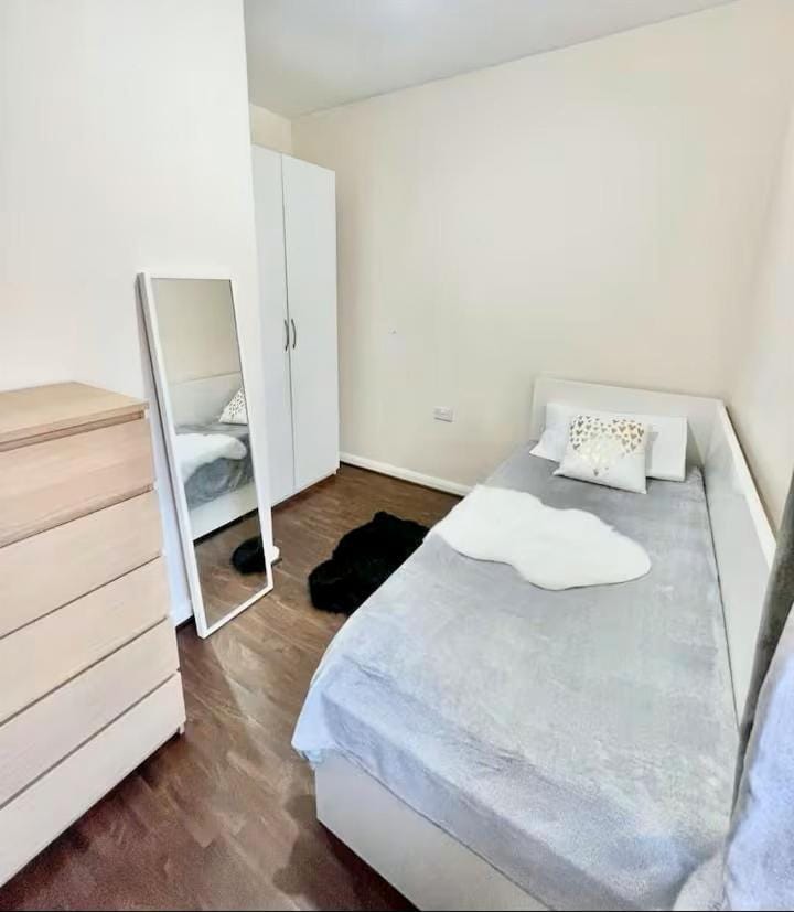 Bed, Bedroom, wardrobe