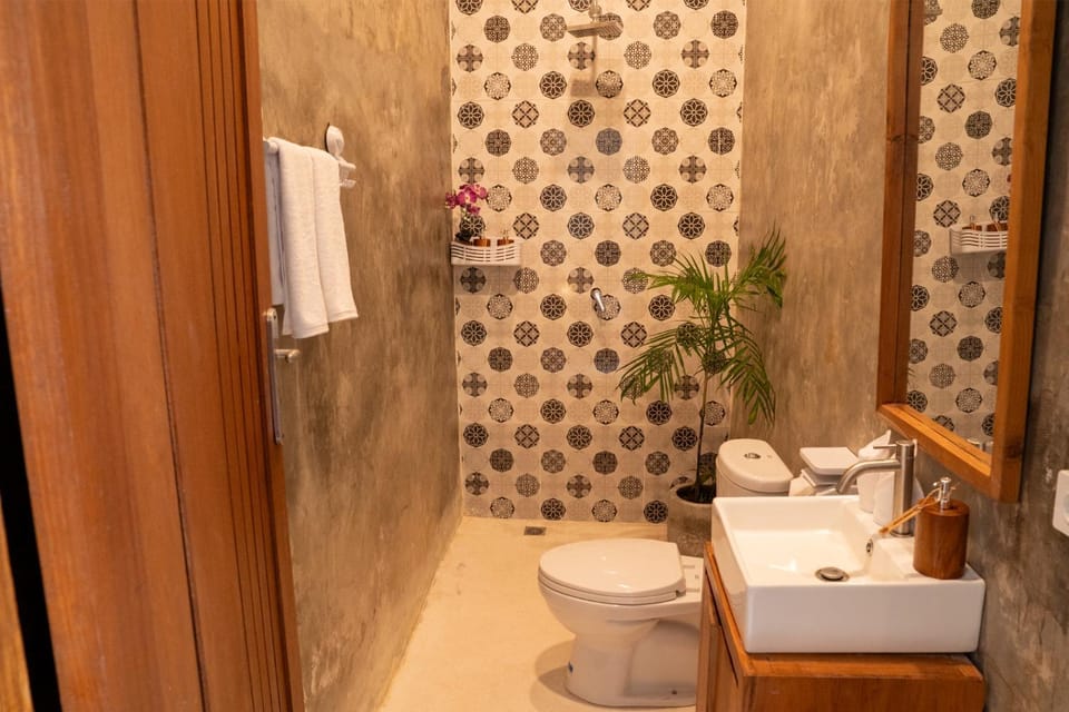 Shower, Toilet, Bathroom, bidet, towels