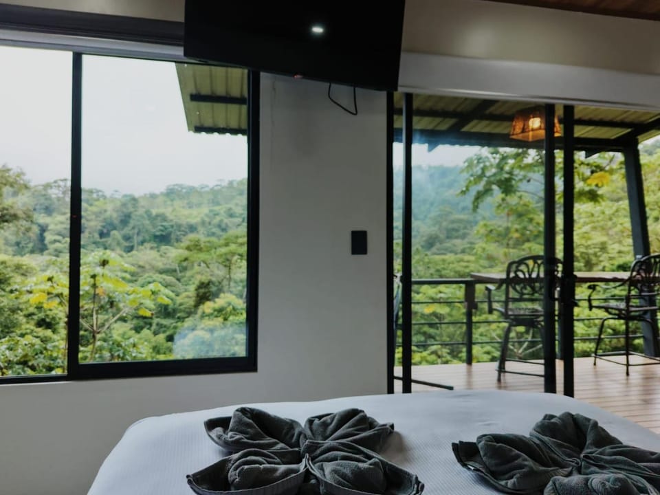 Bed, Natural landscape, Garden, View (from property/room), Balcony/Terrace, Photo of the whole room, Bedroom, Garden view, Mountain view, towels