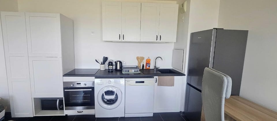 Appart cozy 4 pers balcon option parking Apartment in Noisy-le-Grand