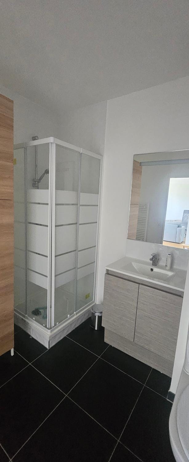 Appart cozy 4 pers balcon option parking Apartment in Noisy-le-Grand
