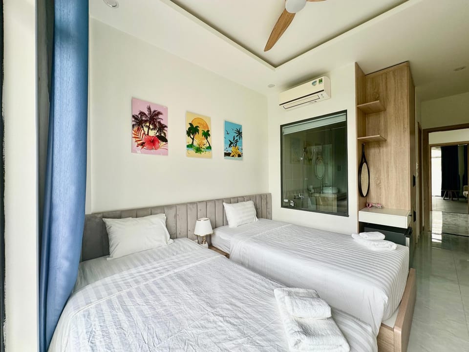 Bed, Photo of the whole room, Bedroom, air conditioner