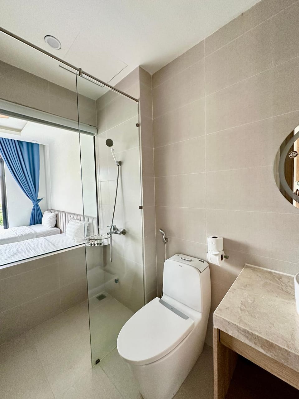 Shower, Toilet, Bathroom, Photo of the whole room, towels