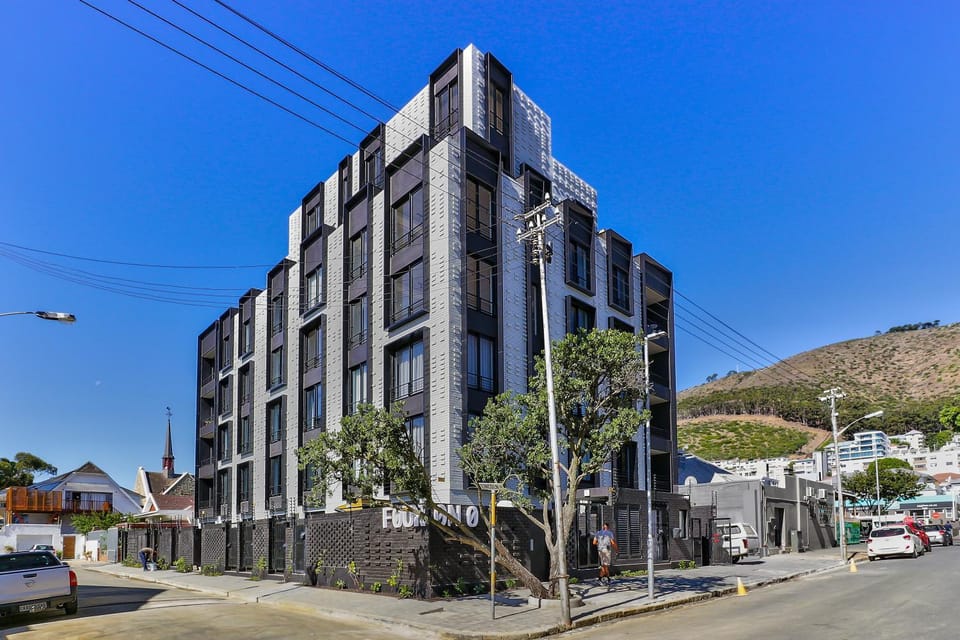 Property building, Day, Neighbourhood, Natural landscape, Street view, Location, Parking