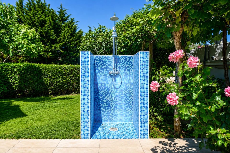 Day, Swimming pool