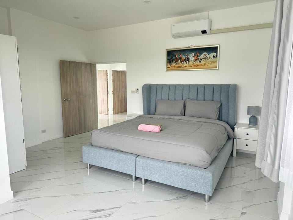 Pet Friendly Spacious 7 Bedroom Pool Villa Villa in Hua Hin District