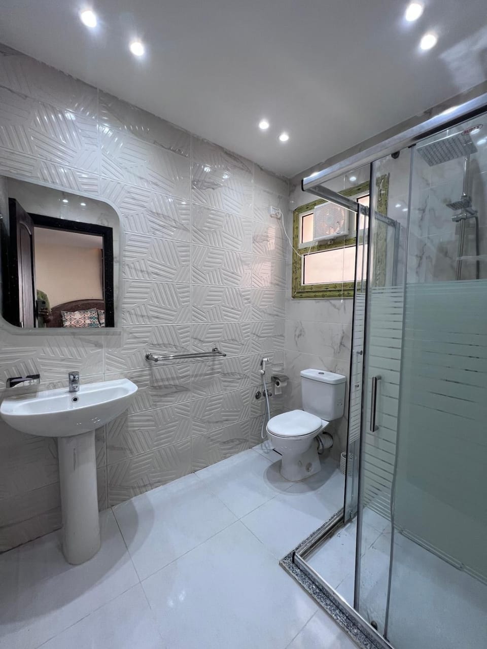 Shower, Toilet, Bathroom, Bath, towels