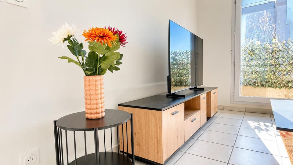 Communal lounge/ TV room, Living room, Seating area