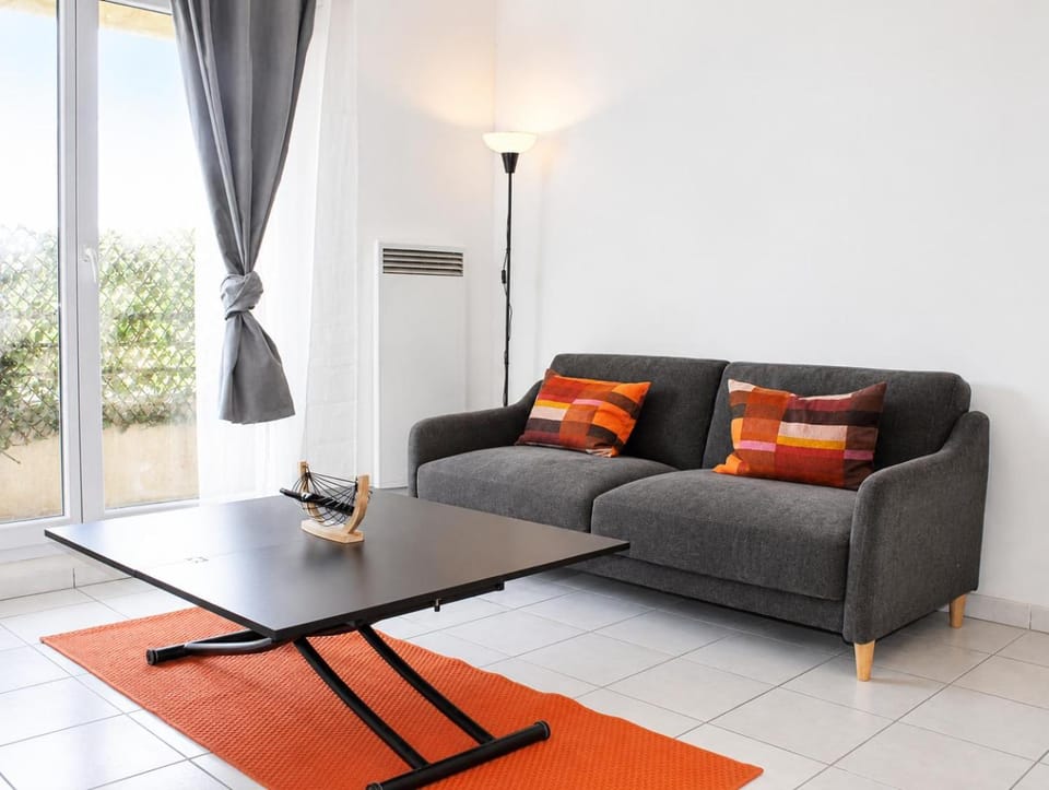Communal lounge/ TV room, Living room, Seating area