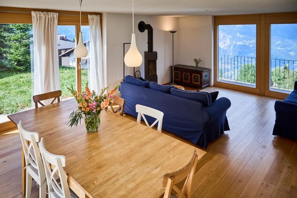 View (from property/room), Dining area, Mountain view