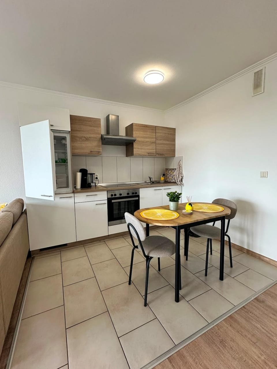 Kitchen or kitchenette, Dining area, oven, stove