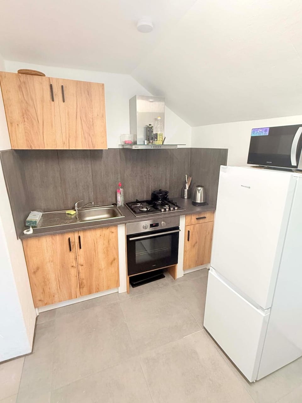 Coffee/tea facilities, kitchen