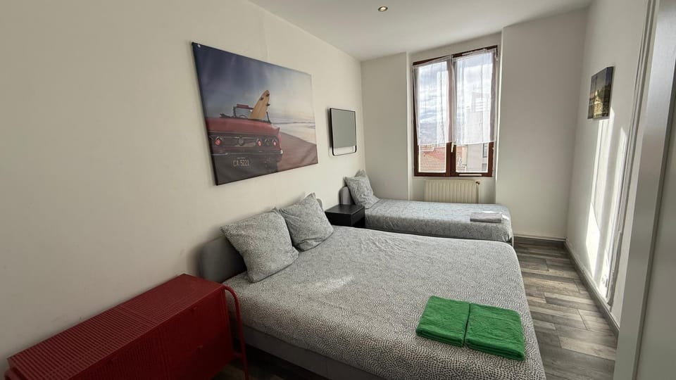 Bed, Photo of the whole room, Decorative detail, Bedroom, heating, internet, towels