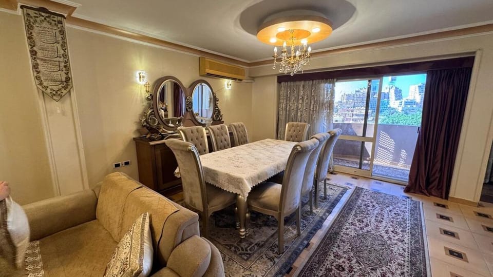 Seating area, Dining area