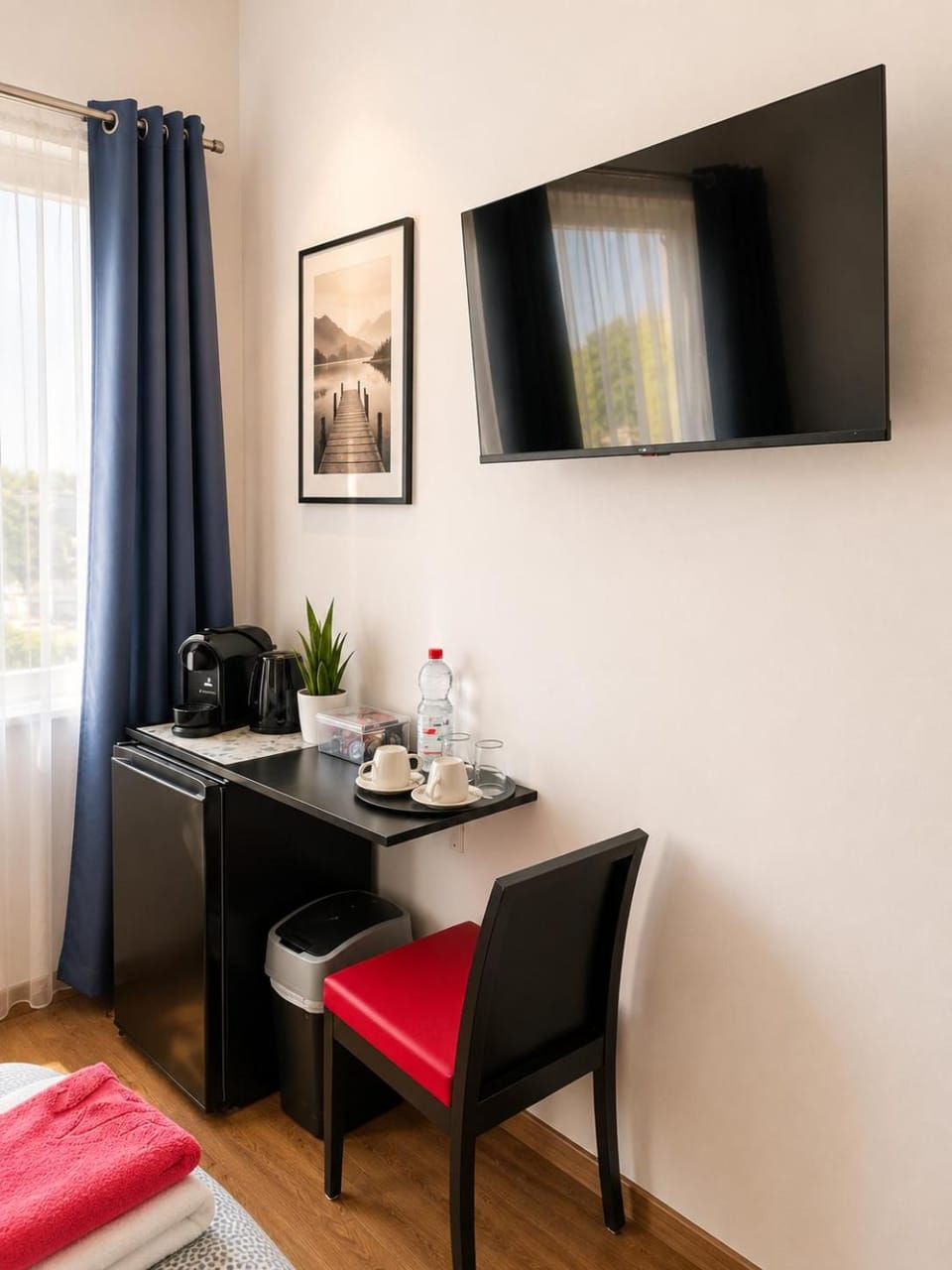 TV and multimedia, Photo of the whole room, Bedroom