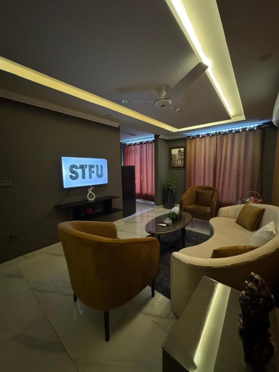 Living room, Seating area, Text overlay