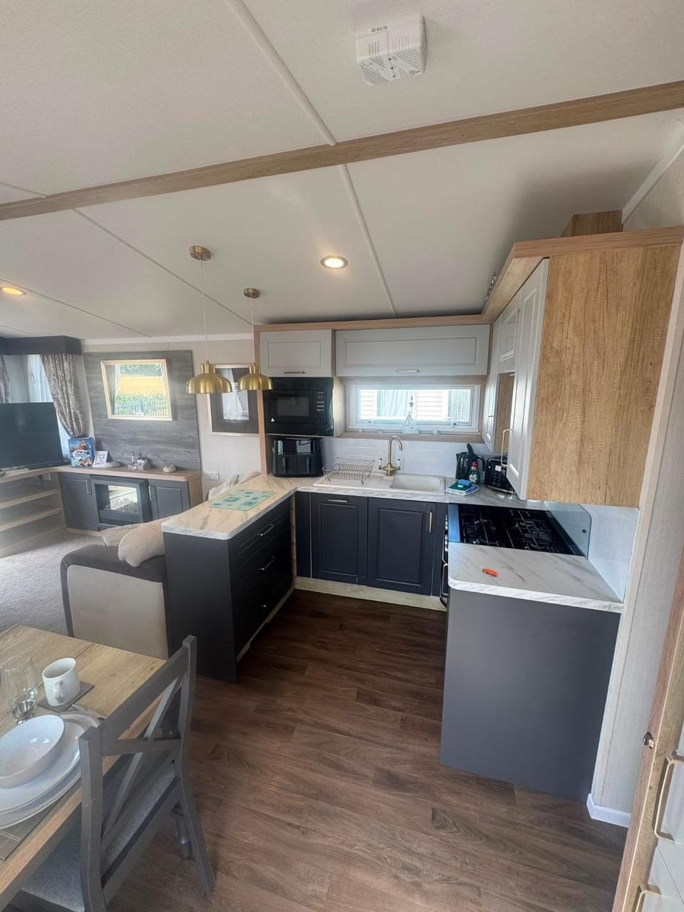 Kitchen or kitchenette, Dining area, oven, stove