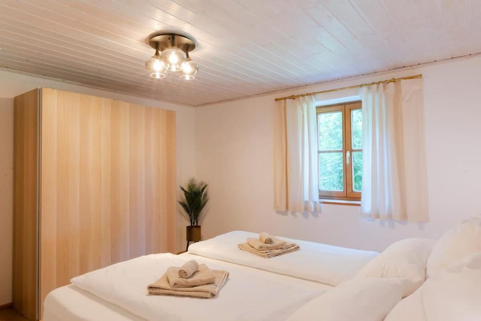 Ruhige Ferienwohnung im Grünen - See & Berge Apartment in Kochel