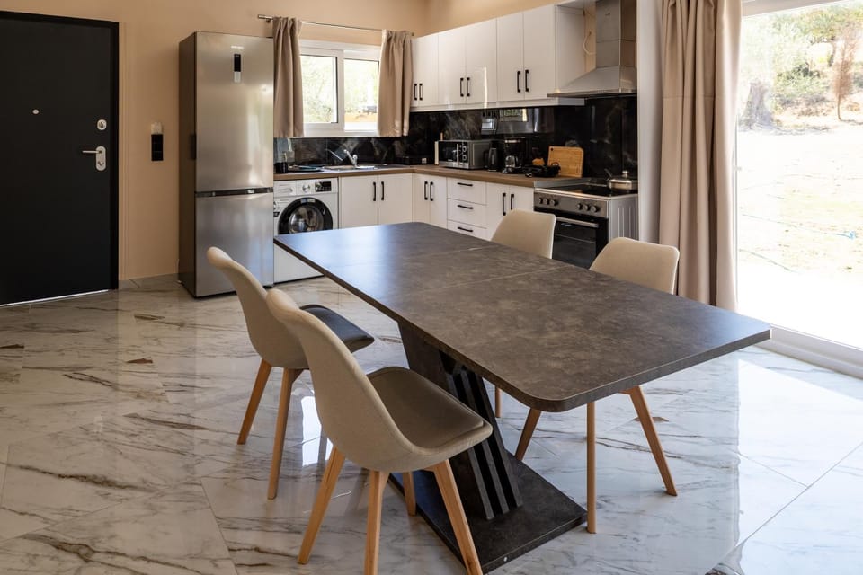 Kitchen or kitchenette, Dining area, oven, stove, toaster, washing machine