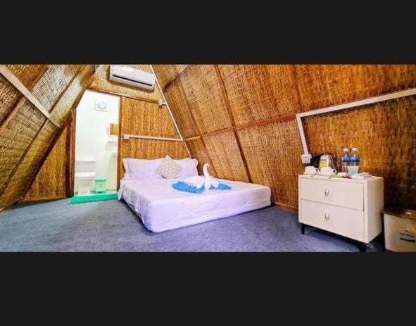 Bed, Bedroom, air conditioner