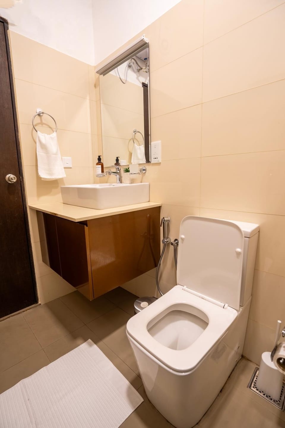 Toilet, Bathroom, bidet, towels