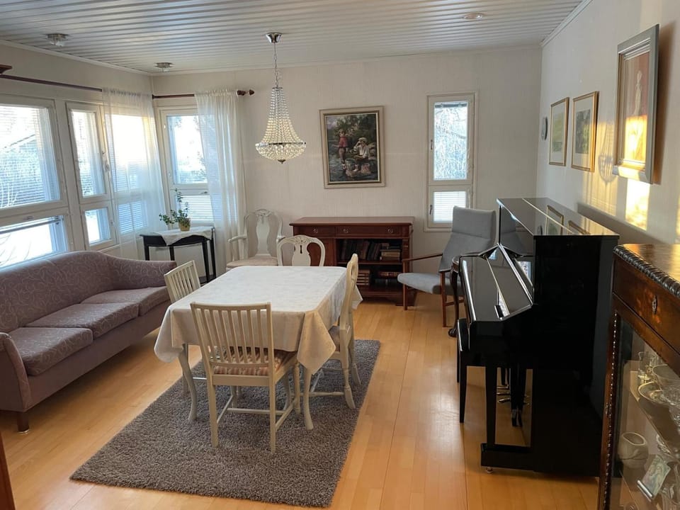 Living room, Photo of the whole room, Seating area