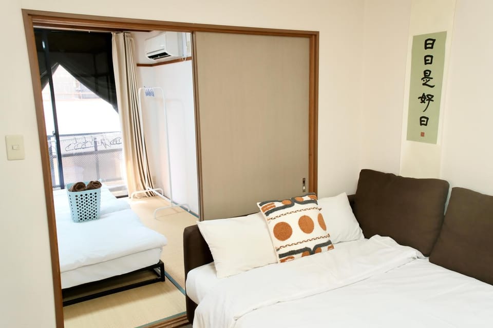Skyhotel 晴空塔商圈观景阳台房 车站3分钟 直达机场 涉谷 迪士尼 上野 浅草202 Apartment in Japan