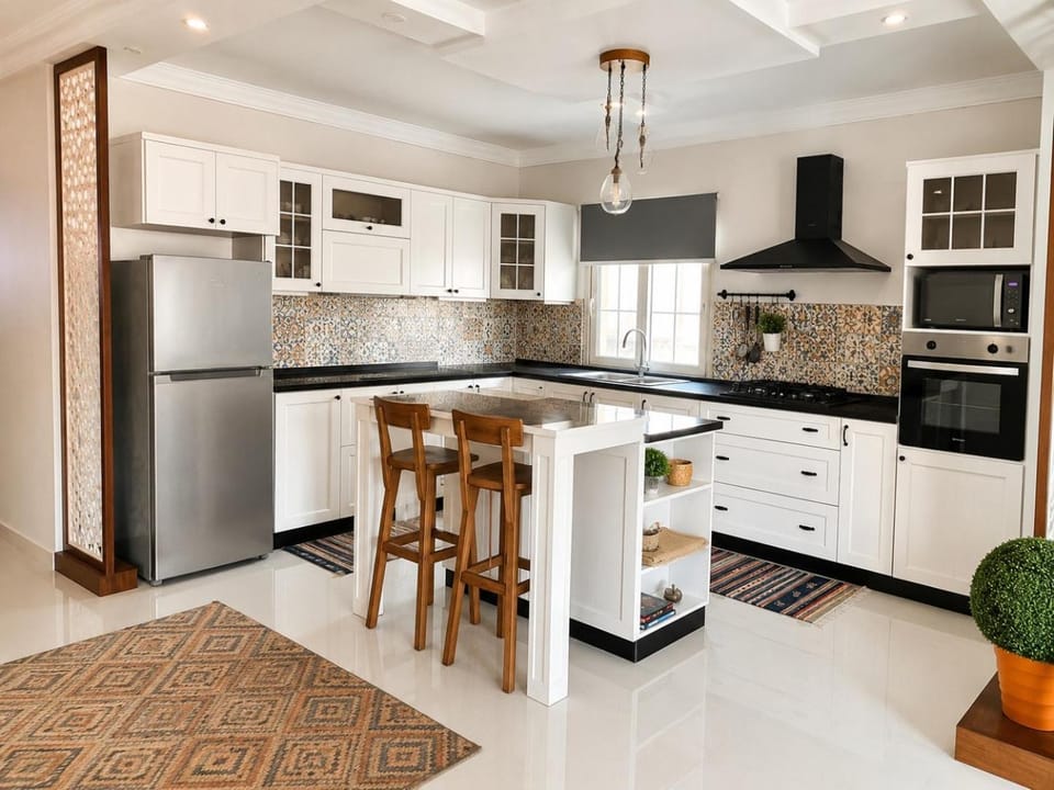 Kitchen or kitchenette, oven