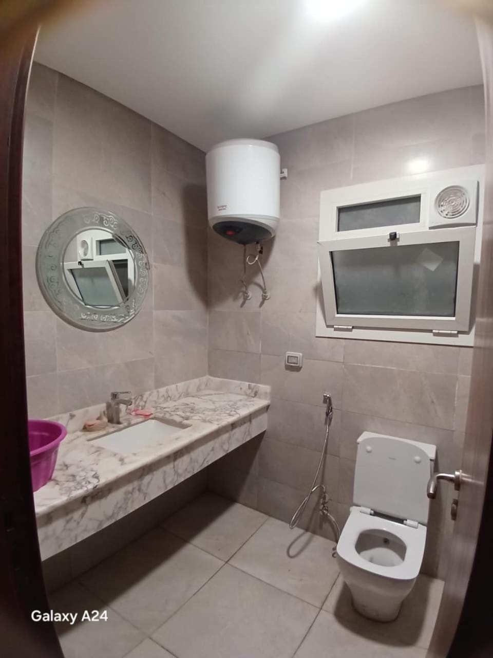 Shower, Toilet