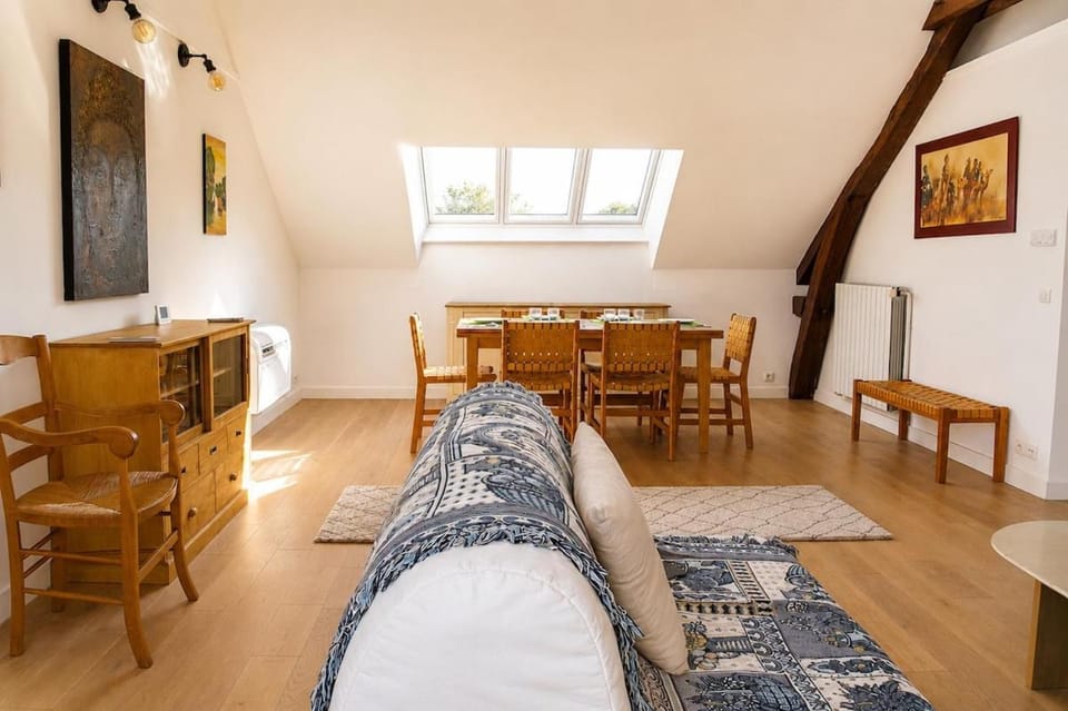 Château View - Air Conditioned - Downtown - Parking Apartment in Fontainebleau