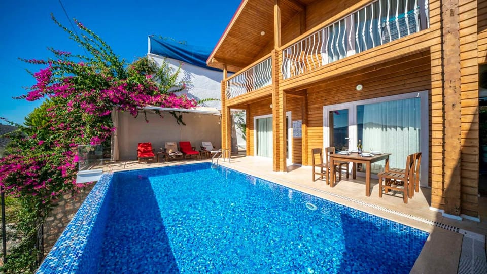Property building, Patio, Pool view, Swimming pool, Swimming pool, sunbed