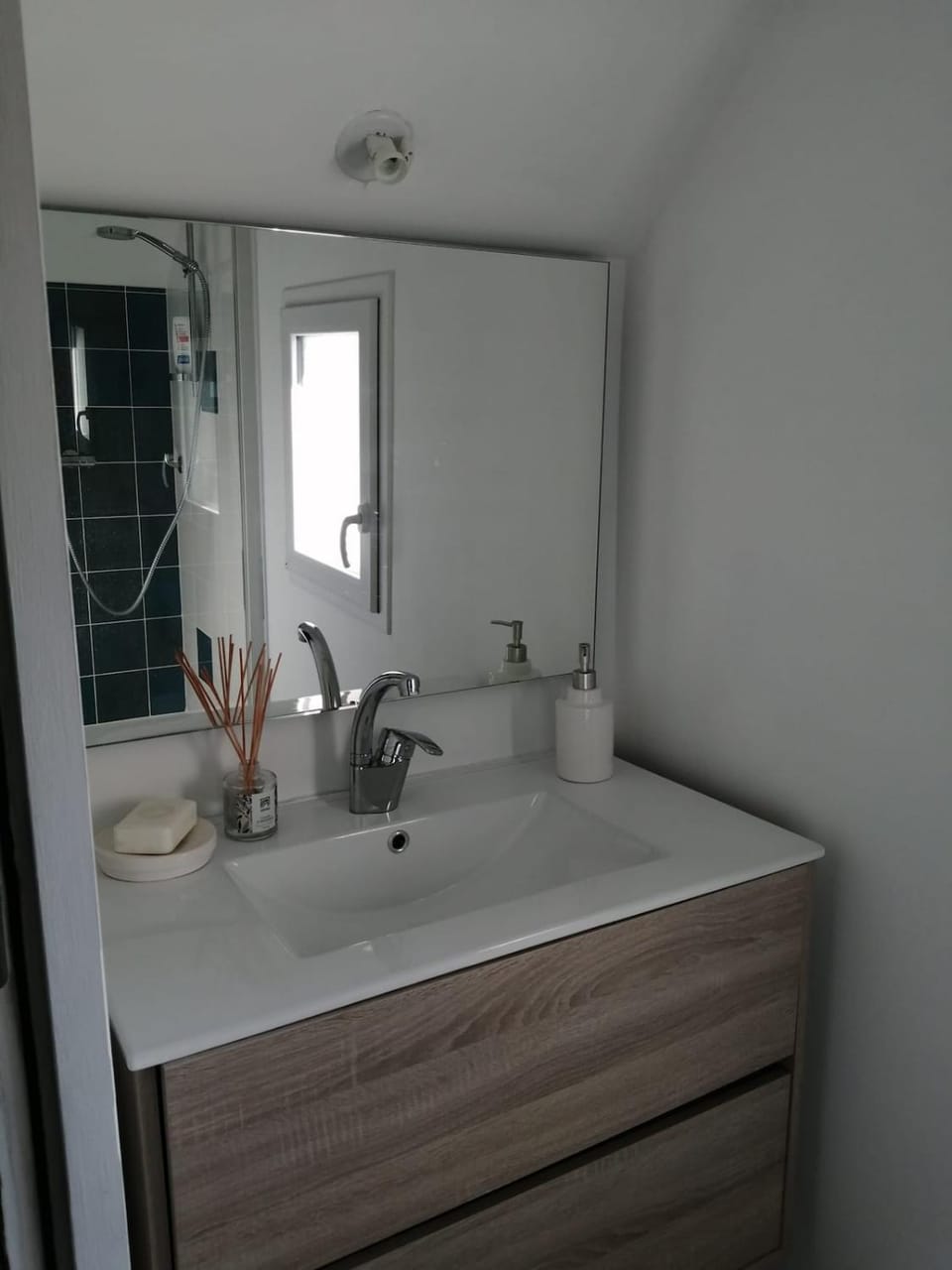 Maison équipée dans un beau et vaste jardin, à 10 mn du circuit des 24H00 Apartment in Pays de la Loire